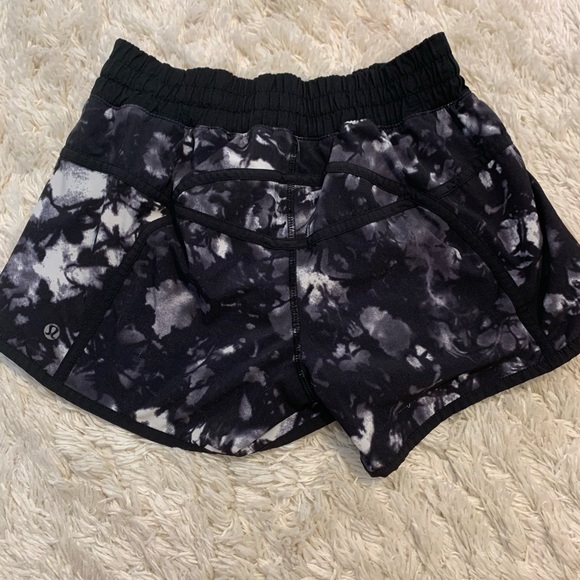 Pattern Lululemon Shorts - Picture 2 of 4